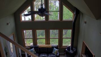 Smart TV, DVD player, table tennis, books