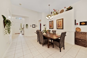 Dining - Our DisneyDreamVilla - minutes to DisneyWorld!!! (Kissimmee)
