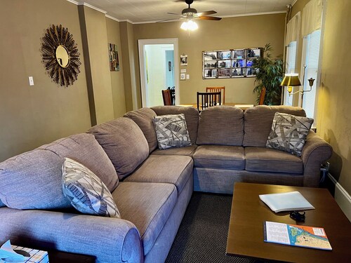 10 Minute Walk To Niagara Falls