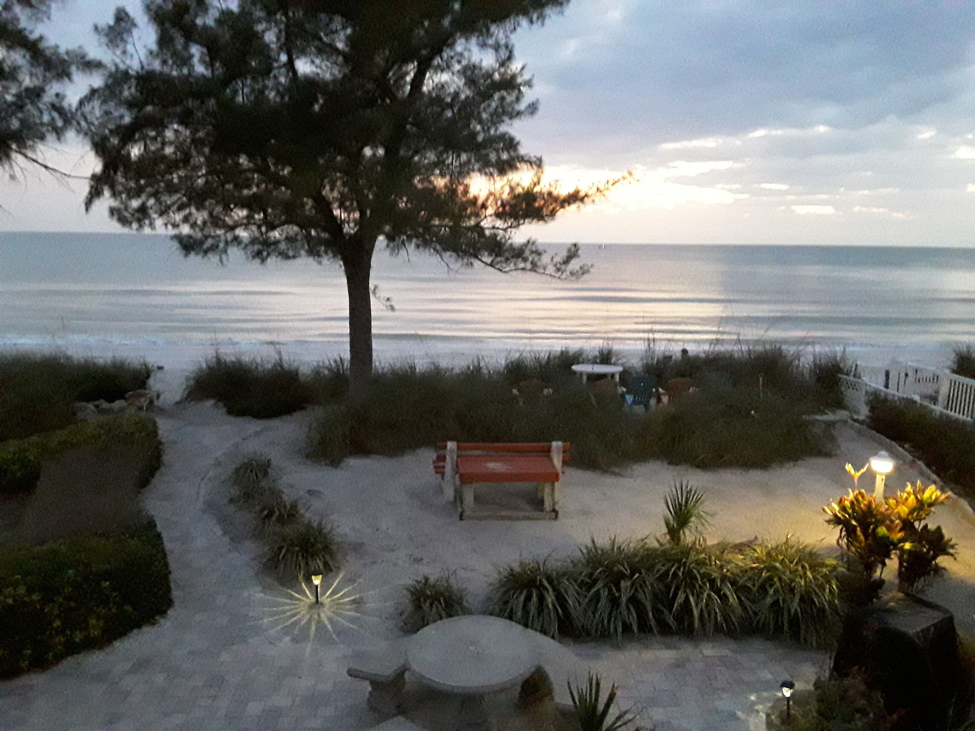 Gorgeous Direct Beachfront With Private Deck,  Beautiful beach & sunset views. 