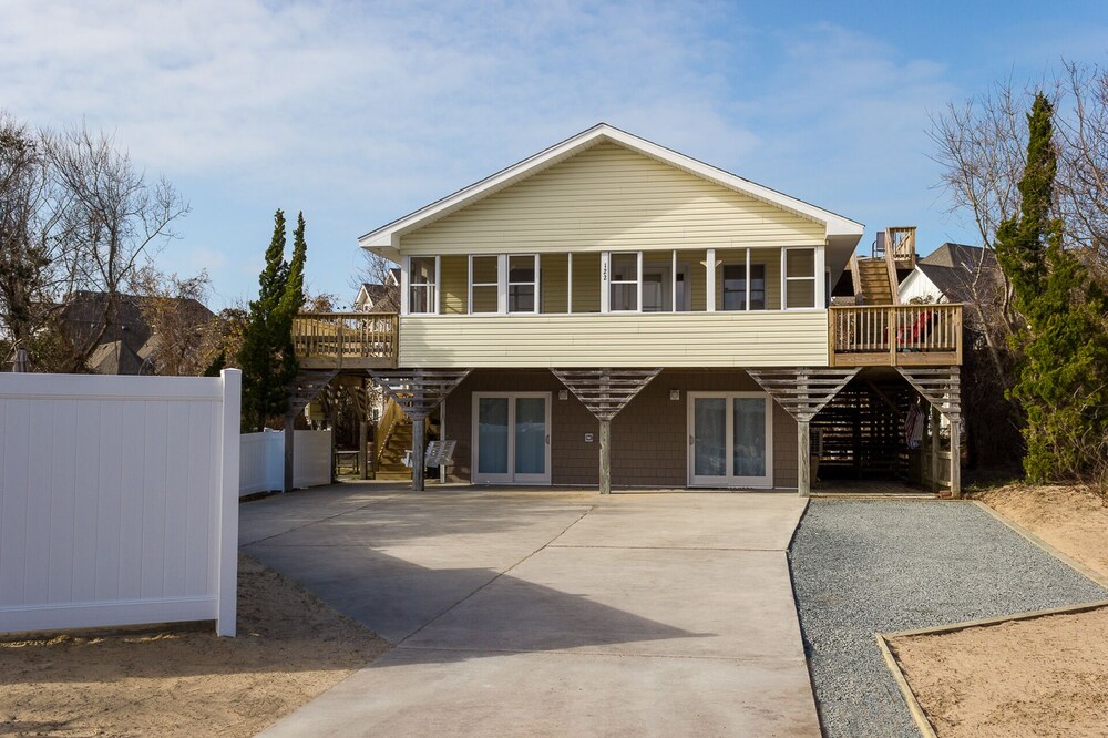 PRIVATE HEATED POOL BEACH/SOUND ACCESS SLEEPS 14 - HOT TUB