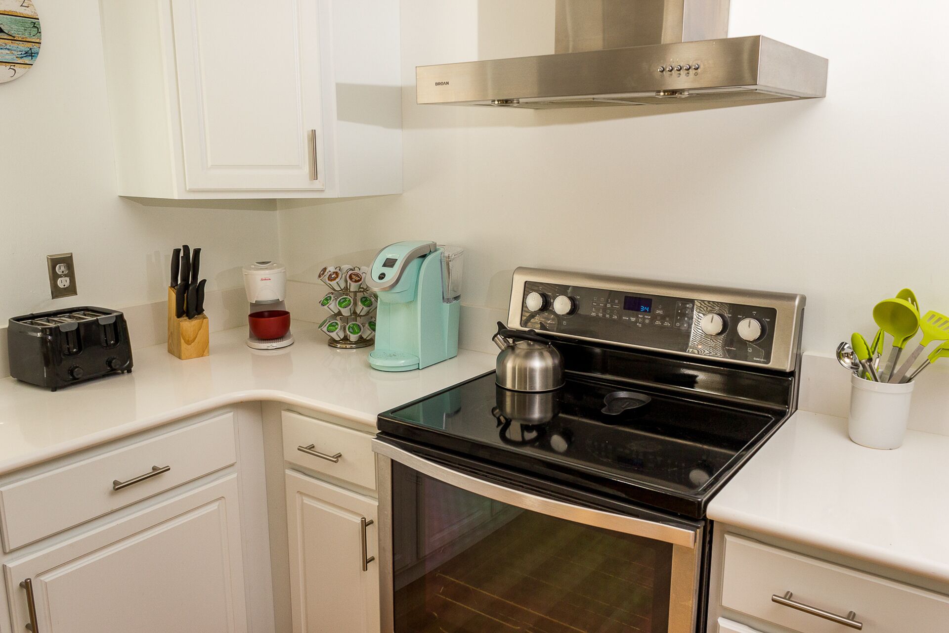 PRIVATE HEATED POOL BEACH/SOUND ACCESS SLEEPS 14 - HOT TUB 