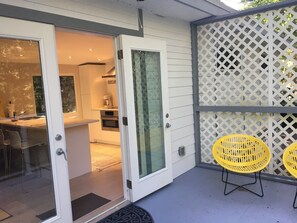 Terrace/patio - The Escape - Private Luxury House in the Trees - Swim Spa. Pet Friendly! (Cobble Hill)