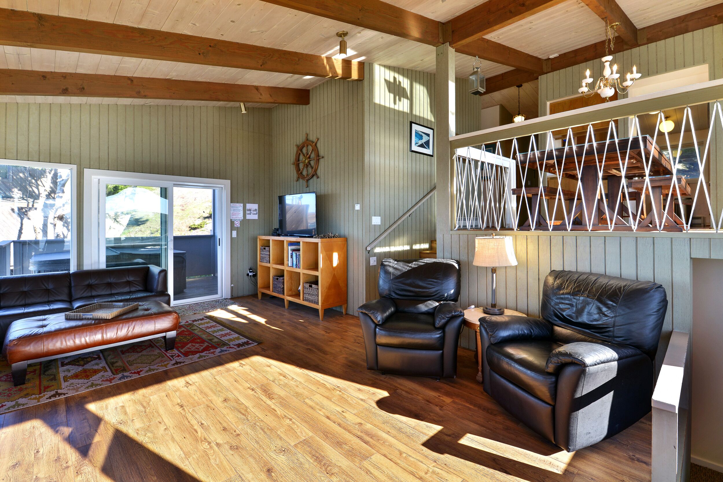 Absolute Oceanfront on Bluff w/ Crashing Surf - Vacation/Work Remote/EV Charger