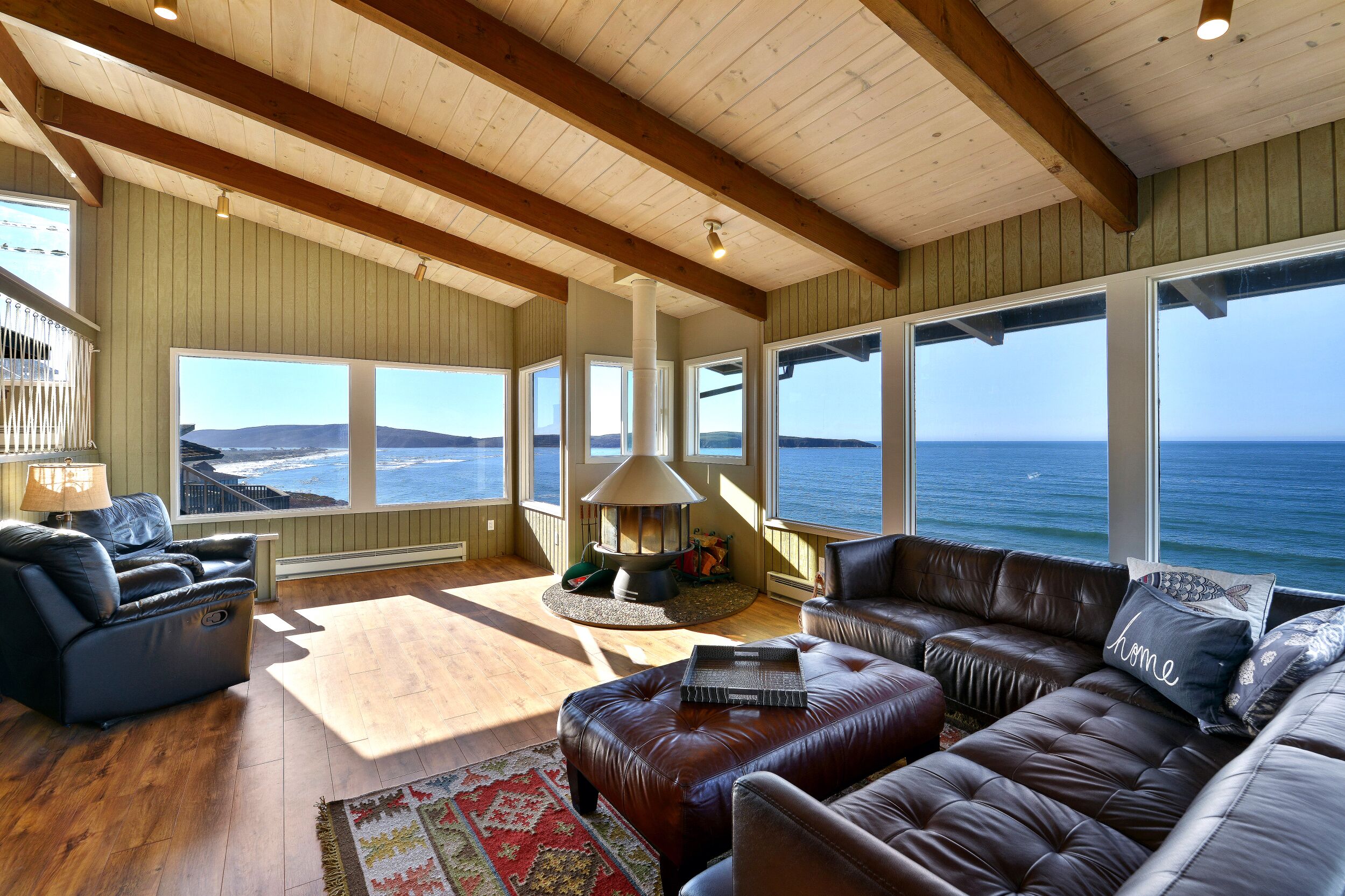 Absolute Oceanfront on Bluff w/ Crashing Surf - Vacation/Work Remote/EV Charger