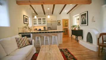 TV, fireplace, Netflix, DVD player