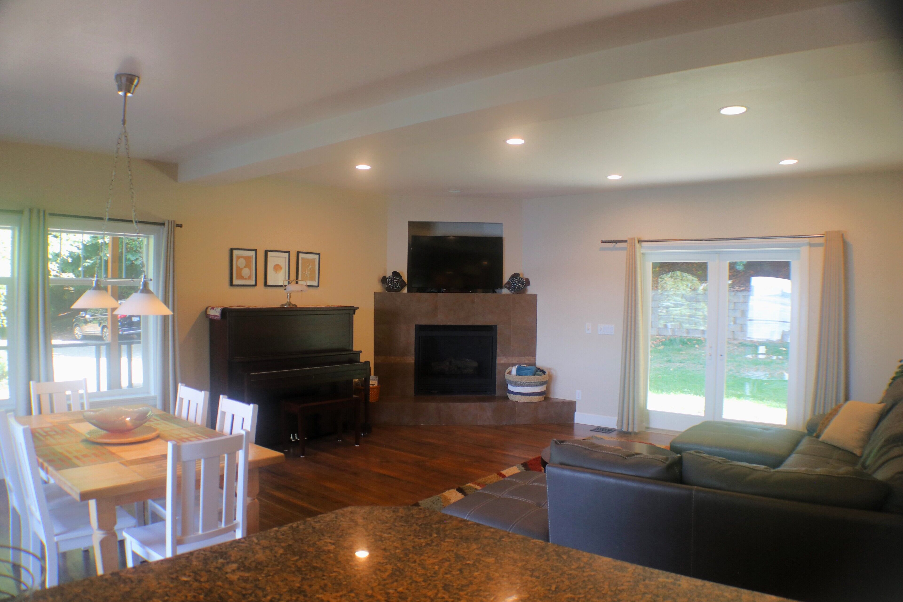 Eagle/whale watch in large Puget Sound waterfront home - large groups welcome!