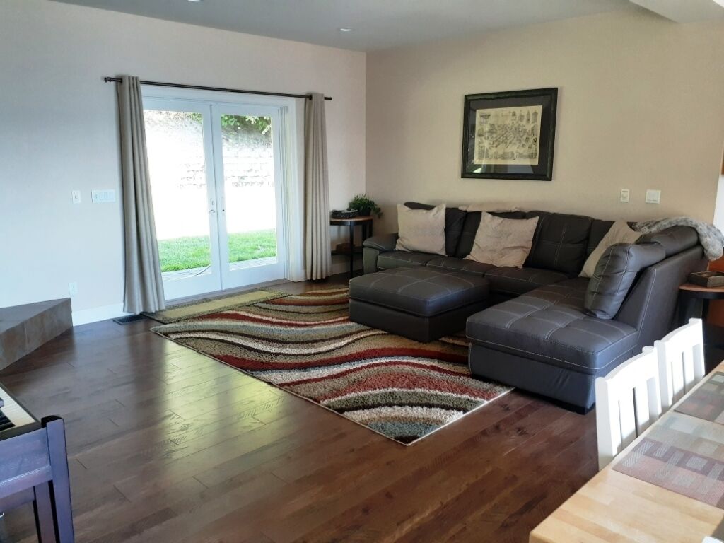 Eagle/whale watch in large Puget Sound waterfront home - large groups welcome!