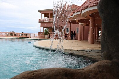 NEW LUXURY VILLA/AMZING OCEAN VIEW / PRIVT KITCHEN/BATHR/LIVING RM/POOL/JACUZZI