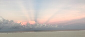 Beautiful Beach Cottage near to all the great restaurants!