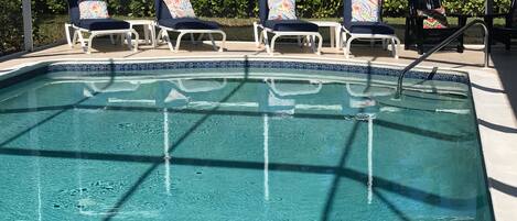 حمّام سباحة مُدفَّأ