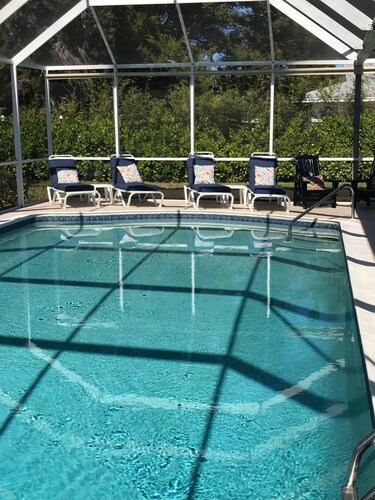 Enjoy the Summer on Marco. Beautiful Beach cottage.