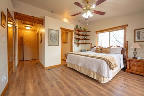 3 bedrooms, iron/ironing board, travel crib, free WiFi