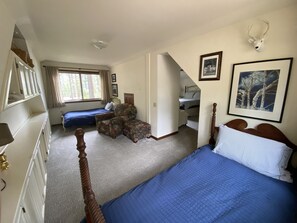 3 bedrooms, iron/ironing board, free WiFi, bed sheets