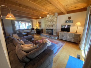 Smart-TV, peis og DVD-spiller