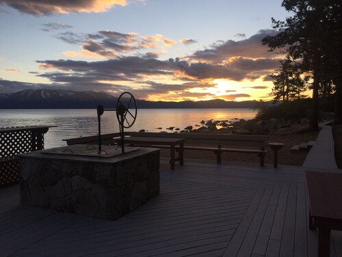 Lyhyt kävelymatka yksityiselle rannalle, ruohoinen piha, hiljainen ympäristö, täydellinen perheille!