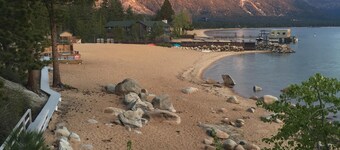 Private neighborhood beach, gated community. 3 miles from casinos -8ppl