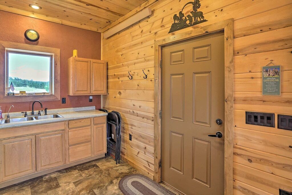 Big Country Cabin, serene, secluded from tourists.