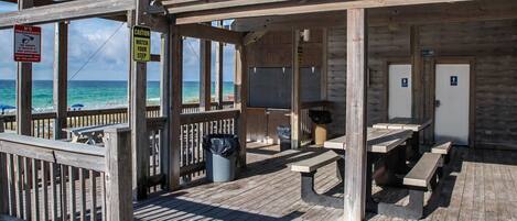 屋外ダイニングエリア