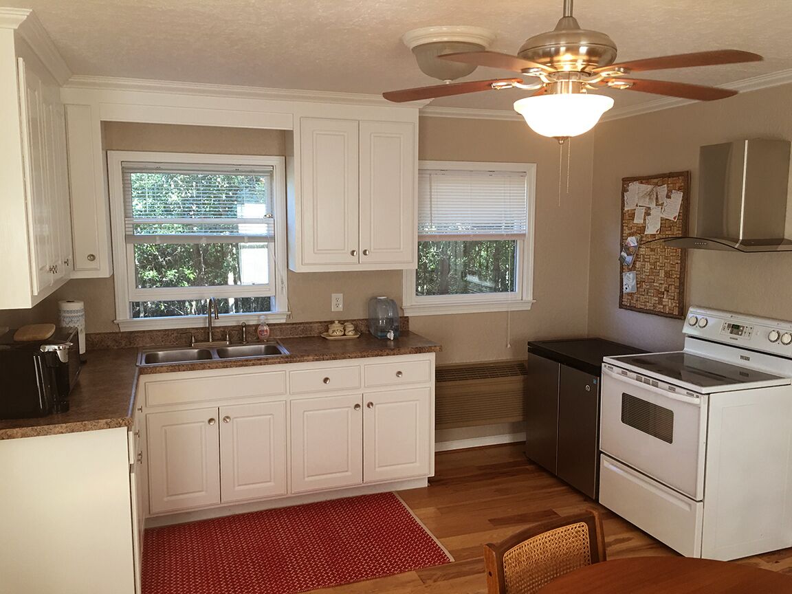 Cozy Cottage on 15 Acres of Forest Land.  15 min from  the TIEC