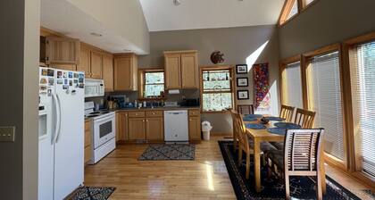 Heron Landing: Escape to Lake Mayo.
Private cove, where nature abounds!