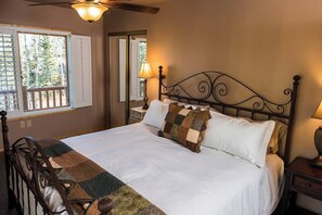 8 soveværelser, skrivebord, strygejern/strygebræt, weekendseng