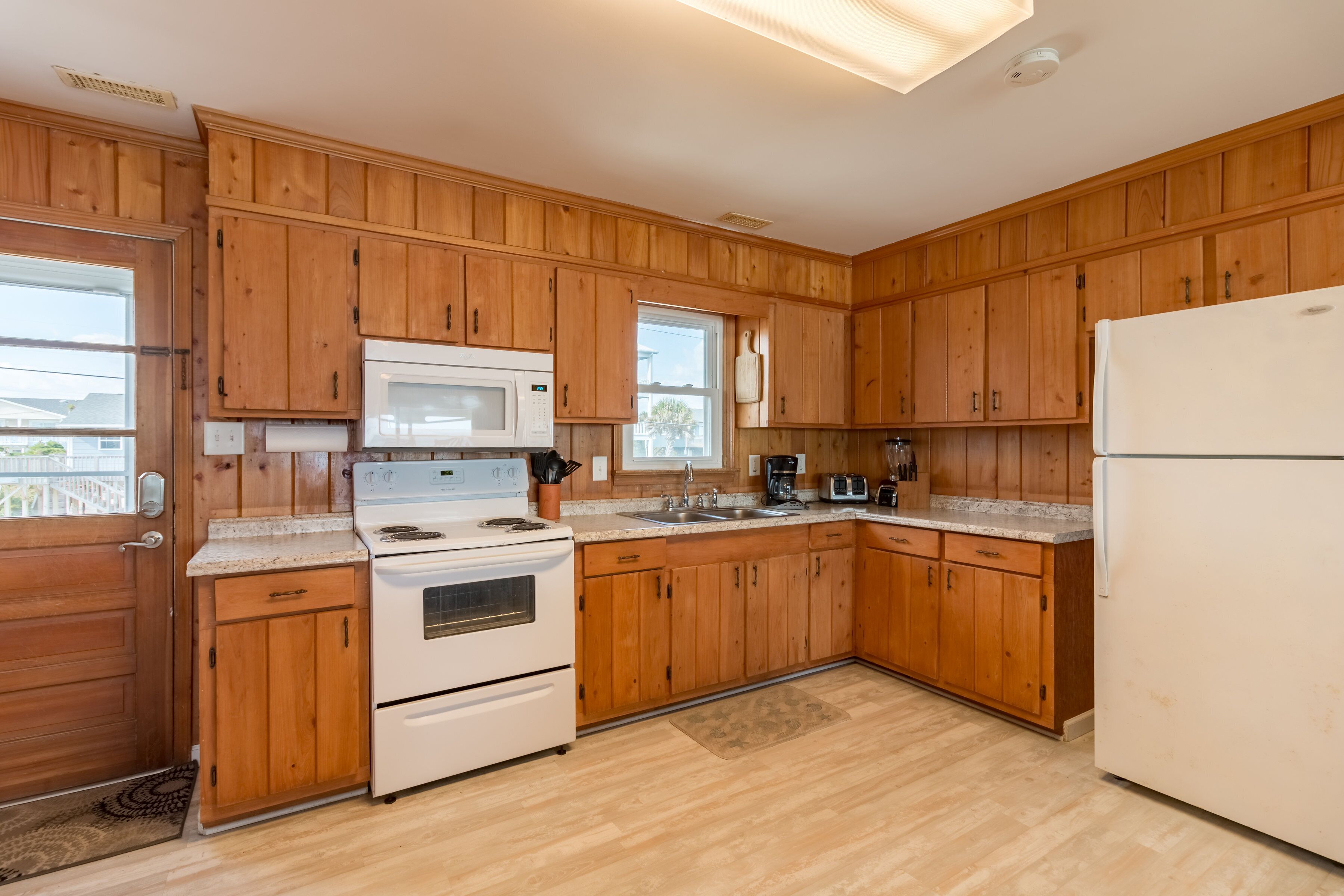 OCEANFRONT ---Great Summer Rates---  Pet Friendly