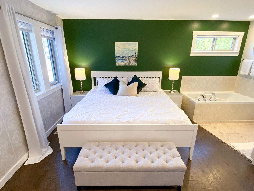 'The Verandah' King Suite at GaLa View B&B: Mountain & Lake Views