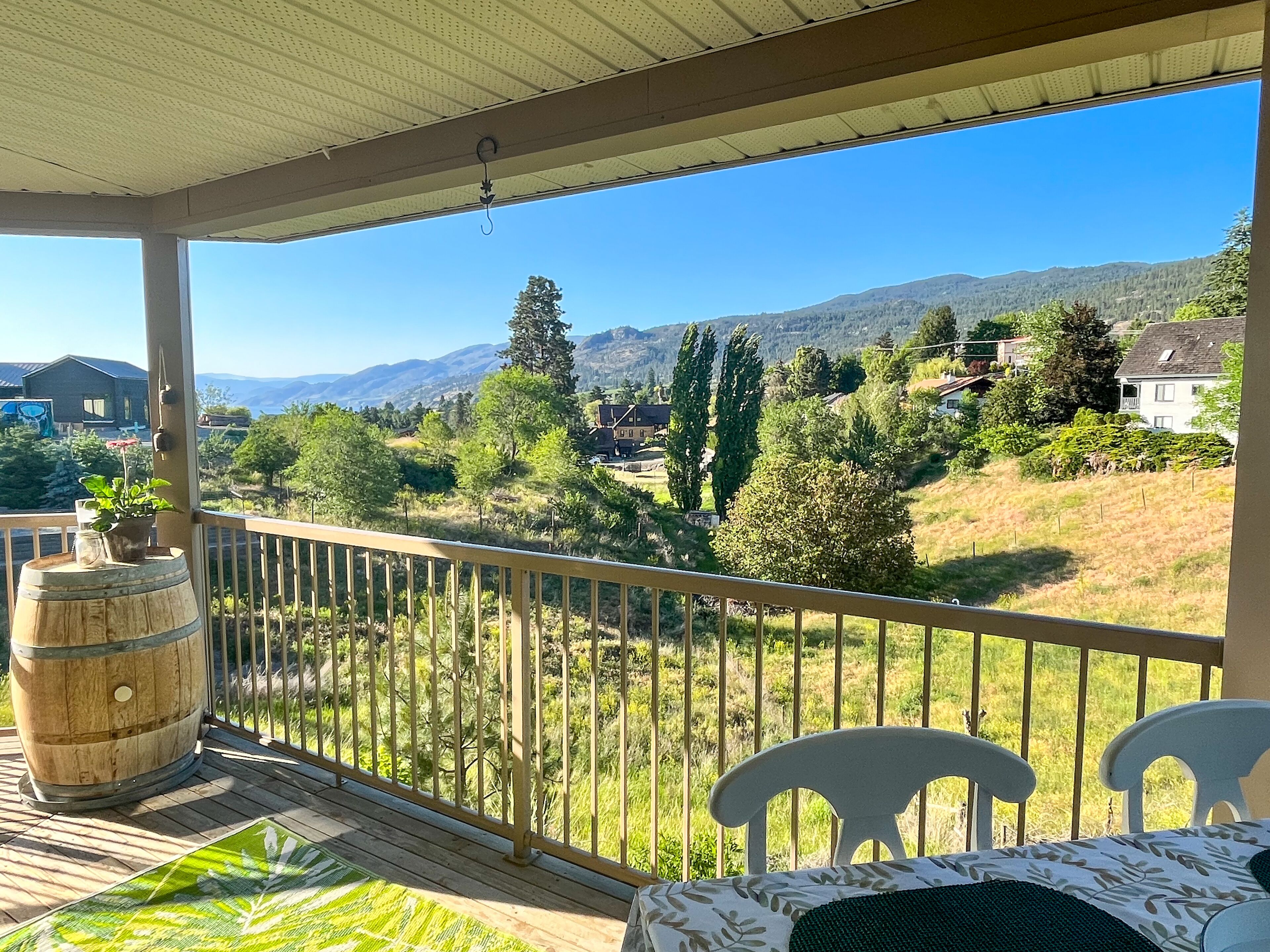 'The Verandah' King Suite at GaLa View B&B: Mountain & Lake Views
