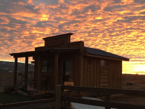 The Bunkhouse: Mountain views, solitude, close to  town and many western sights.