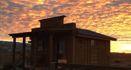 The Bunkhouse: Mountain views, solitude, close to town and many western sights.