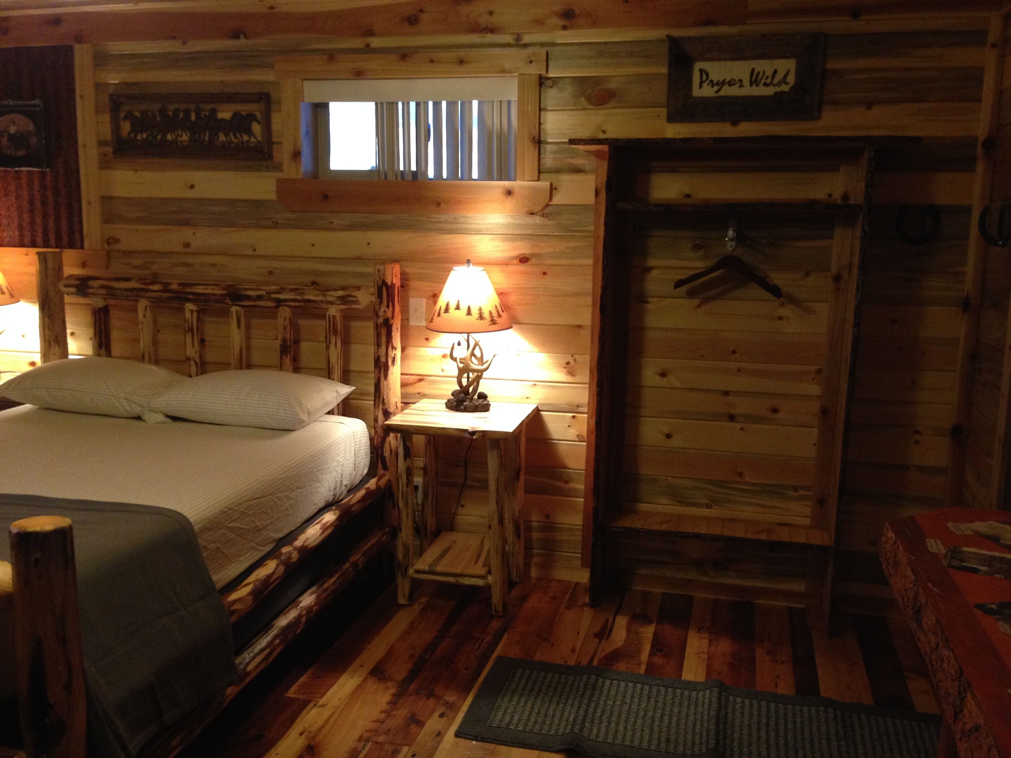 The Bunkhouse: Mountain views, solitude, close to  town and many western sights.
