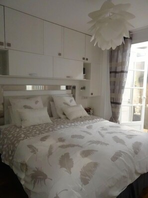 1 bedroom, in-room safe, iron/ironing board, free WiFi