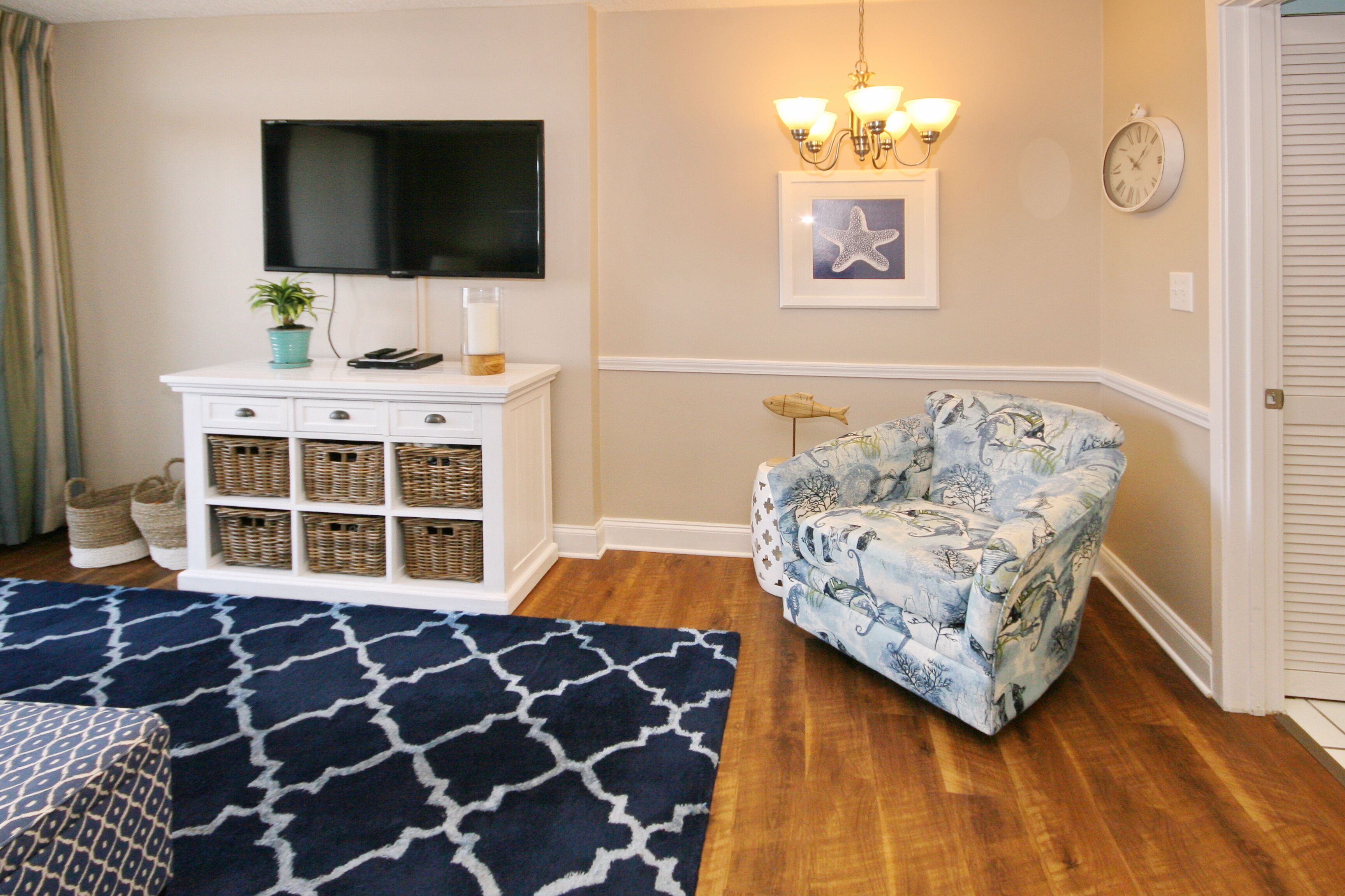 Beautifully Updated 1BR Condo with Sweeping Ocean Views and Great Location!