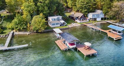 Lake Reflections: "Retraite familiale et conviviale!"