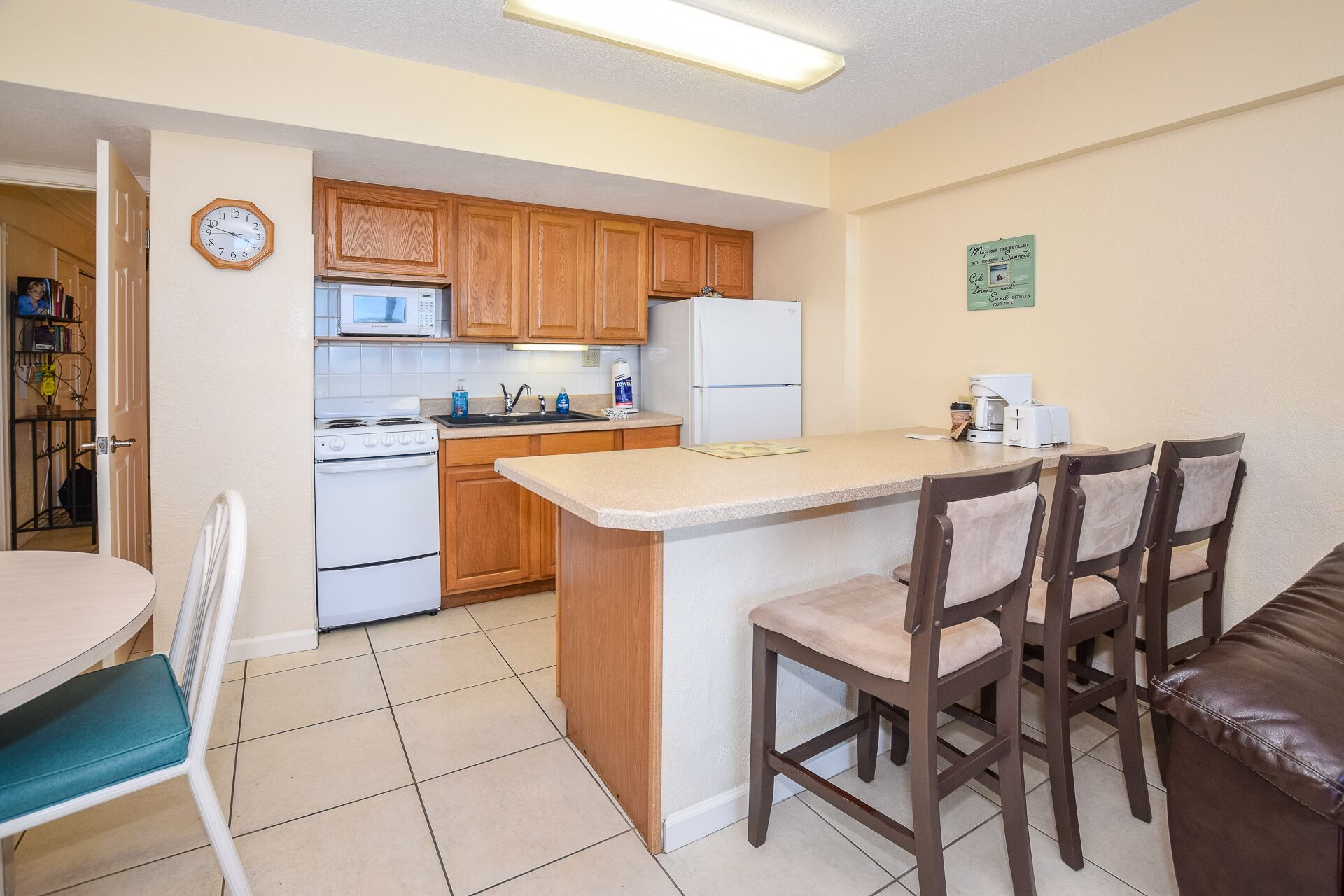 Coffee/tea maker, fridge, microwave, oven
