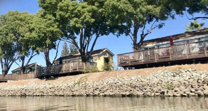 Deluxe "Riverside" Vacation rental in private marina on the California Delta