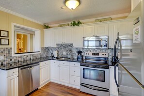 Fridge, microwave, oven, stovetop - Coastal Bliss Meets a Golfer’s Paradise in this Stunning Ocean-View condo. (Hilton Head Island)