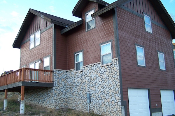 Spacious home with large sleeping and entertaining areas