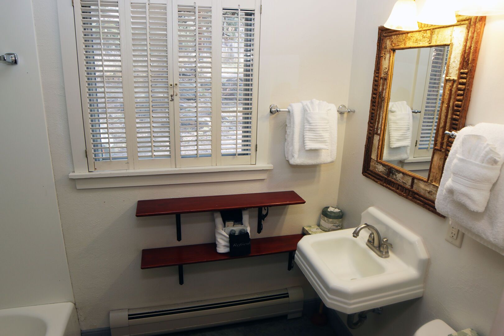 Mountain Pine Cabin with Personal Hot Tub - Dog-Friendly!