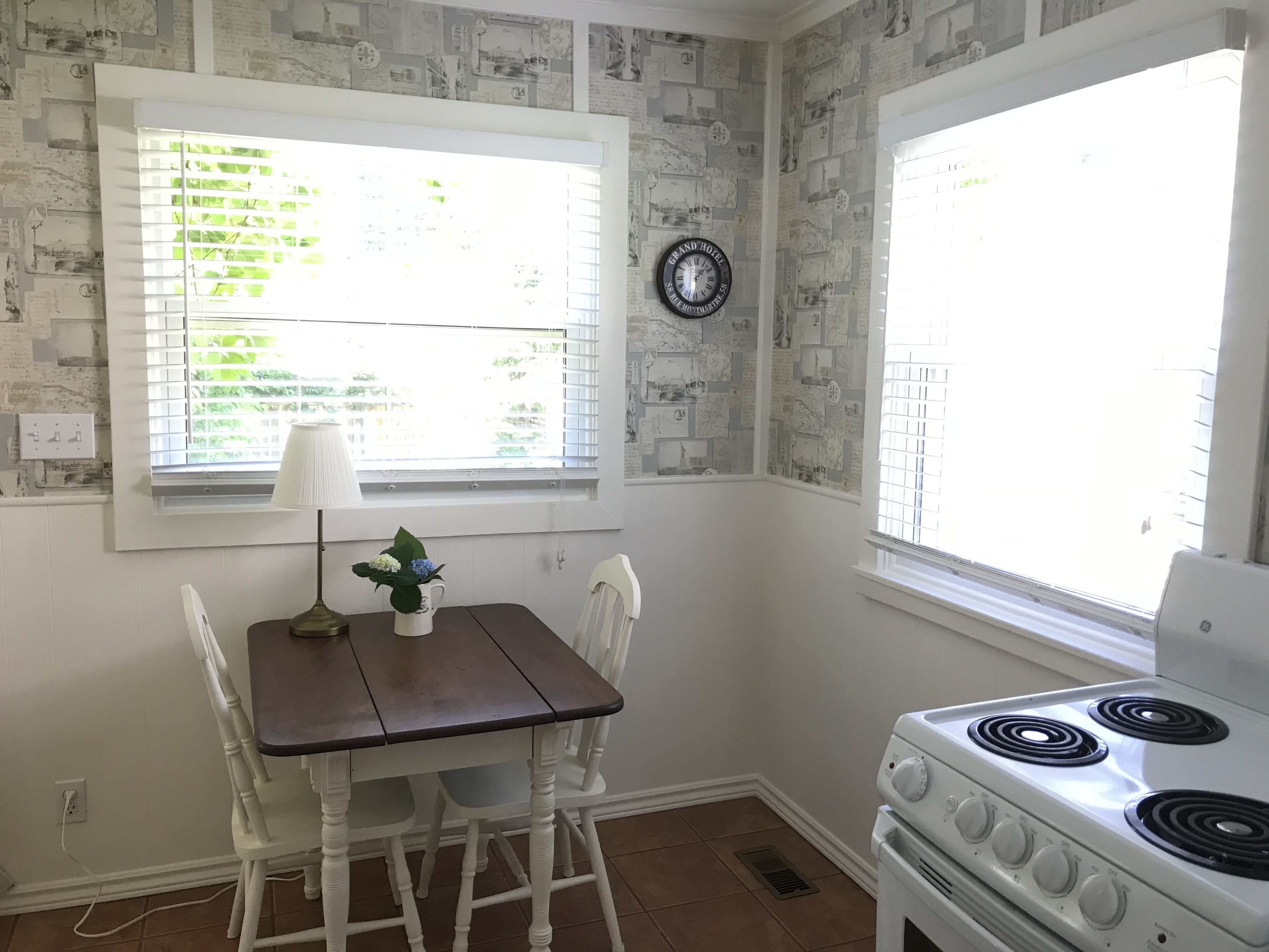 Location & Charm - Steps To The Lake And The Main Street