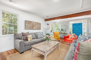 Smart TV, books, stereo