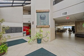 المنشأة من الداخل