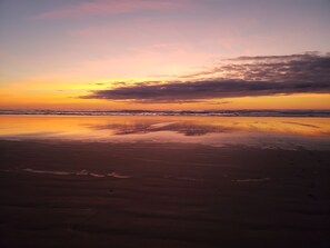 Sun loungers, beach towels - ""SAND & SEA" --  (sleeps up to 12) (Ocean City)