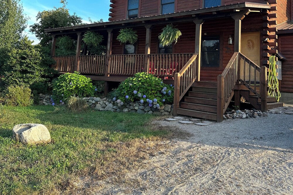 Log Home In Beautiful Grand Marais , Mi