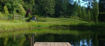 A Charming And Artistic Cottage Set In a Beautiful Garden