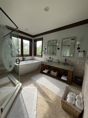 Hair dryer, towels - Luxe Waterfront Retreat-2 Pools-Beach-Spa-Dock-Bar (Marathon)