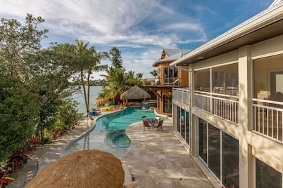 Luxe Waterfront Retreat-2 Pools-Beach-Spa-Dock-Bar
