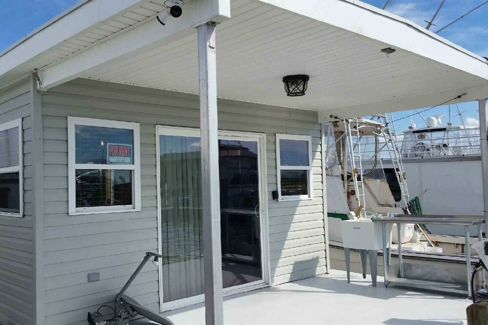 Beautiful 3Bd Houseboat in the Venice For Rent
