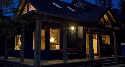 900 yards from South Chestermans Beach: Tranquil Accommodations